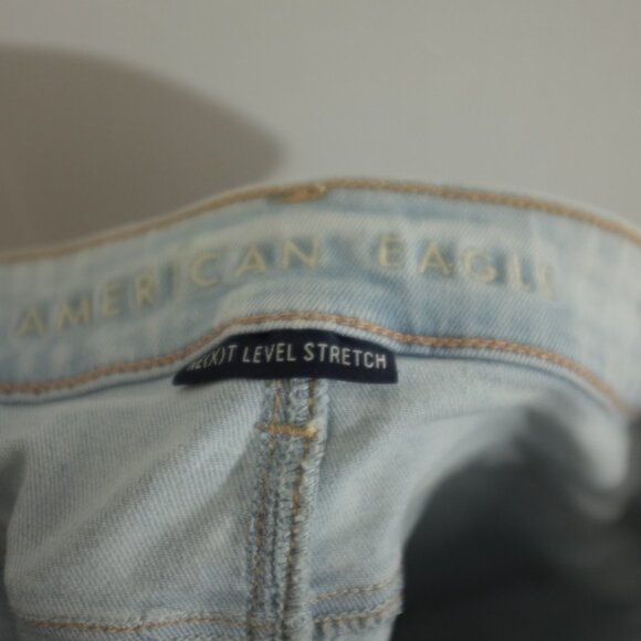 American Eagle light wash next level stretch shorts size 4 - Picture 5 of 7